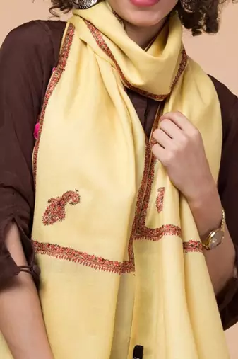 Women solid fringed stole