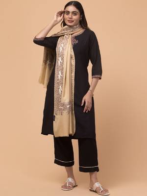 Paisley embroidered shawl 4