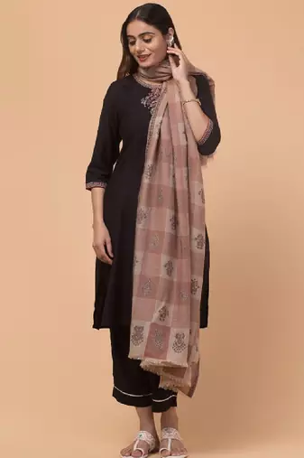 Checked woven design woollen kani shawl