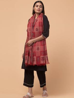 Checked woven design woollen shawl 4