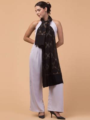 Geometric woven design woollen shawl 3
