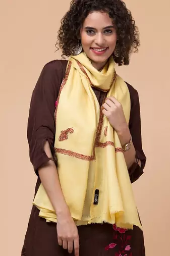 Women paisley woven design pure woollen shawl