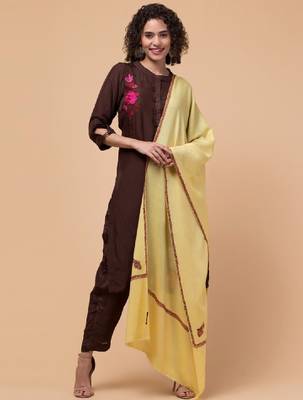 Women paisley woven design pure woollen shawl 4