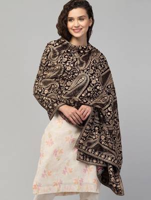 Women embroidered velvet shawl 1