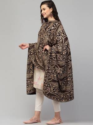 Women embroidered velvet shawl 3