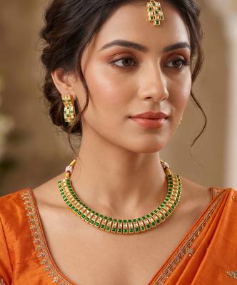 Glimmery square shape rajwada look green ad gold plated choker necklace set with maang tikka for women and girls 1