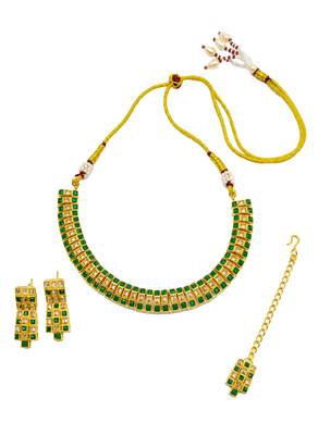 Glimmery square shape rajwada look green ad gold plated choker necklace set with maang tikka for women and girls 3