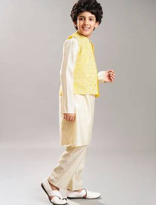 Boys printed regular kurta with pyjamas kurta sets with jacket 3