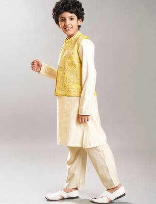 Boys printed regular kurta with pyjamas kurta sets with jacket 4