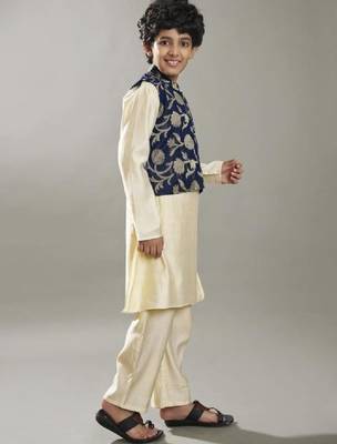 Boys printed regular kurta with pyjamas & nehru jacket 3