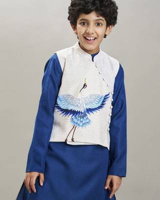 Boys printed regular kurta with pyjamas & jacket 4