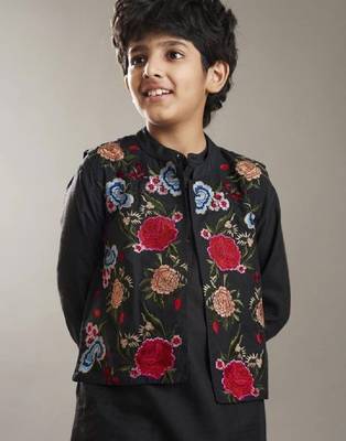 Boys floral embrodied mandarin collar kurta with pyjamas & nehru jacket 2