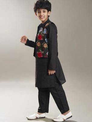 Boys floral embrodied mandarin collar kurta with pyjamas & nehru jacket 3