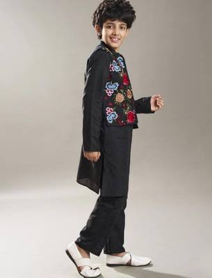 Boys floral embrodied mandarin collar kurta with pyjamas & nehru jacket 4