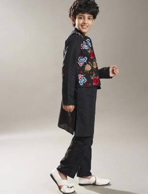 Boys floral embrodied mandarin collar kurta with pyjamas & nehru jacket 2