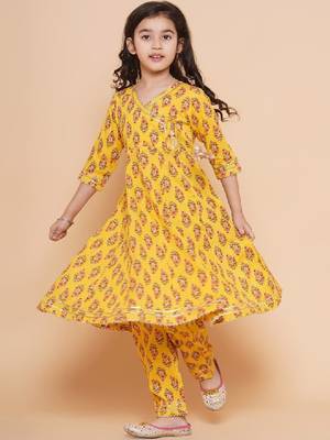 Girls ethnic motifs printed gotta patti pure cotton kurta with trousers 1