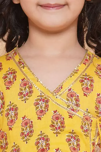 Girls ethnic motifs printed gotta patti pure cotton kurta with trousers