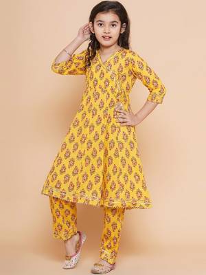 Girls ethnic motifs printed gotta patti pure cotton kurta with trousers 3
