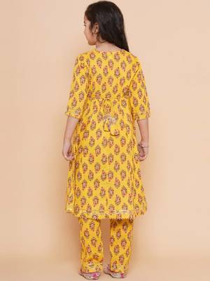 Girls ethnic motifs printed gotta patti pure cotton kurta with trousers 4