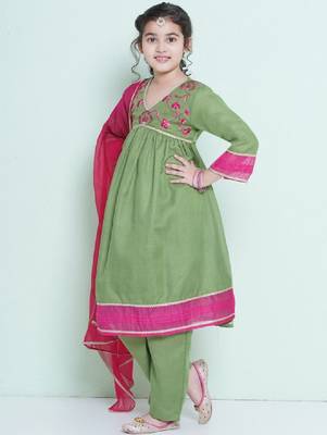 Girls floral embroidered anarkali kurta with trousers & dupatta 4