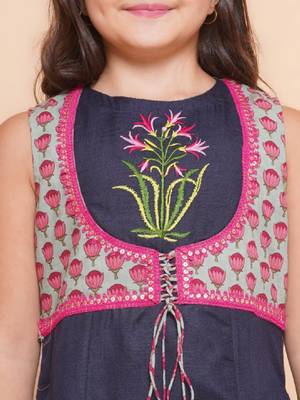 Girls floral printed regular sequinned pure cotton kurta with sharara 2