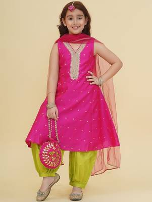 Girls ethnic motifs embroidered sequinned kurta with salwar & dupatta 1