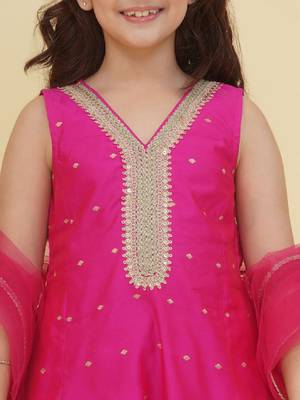Girls ethnic motifs embroidered sequinned kurta with salwar & dupatta 2