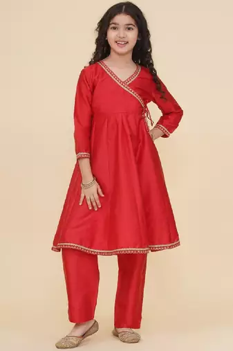 Girls floral yoke design v-neck zari angrakha kurta with trousers
