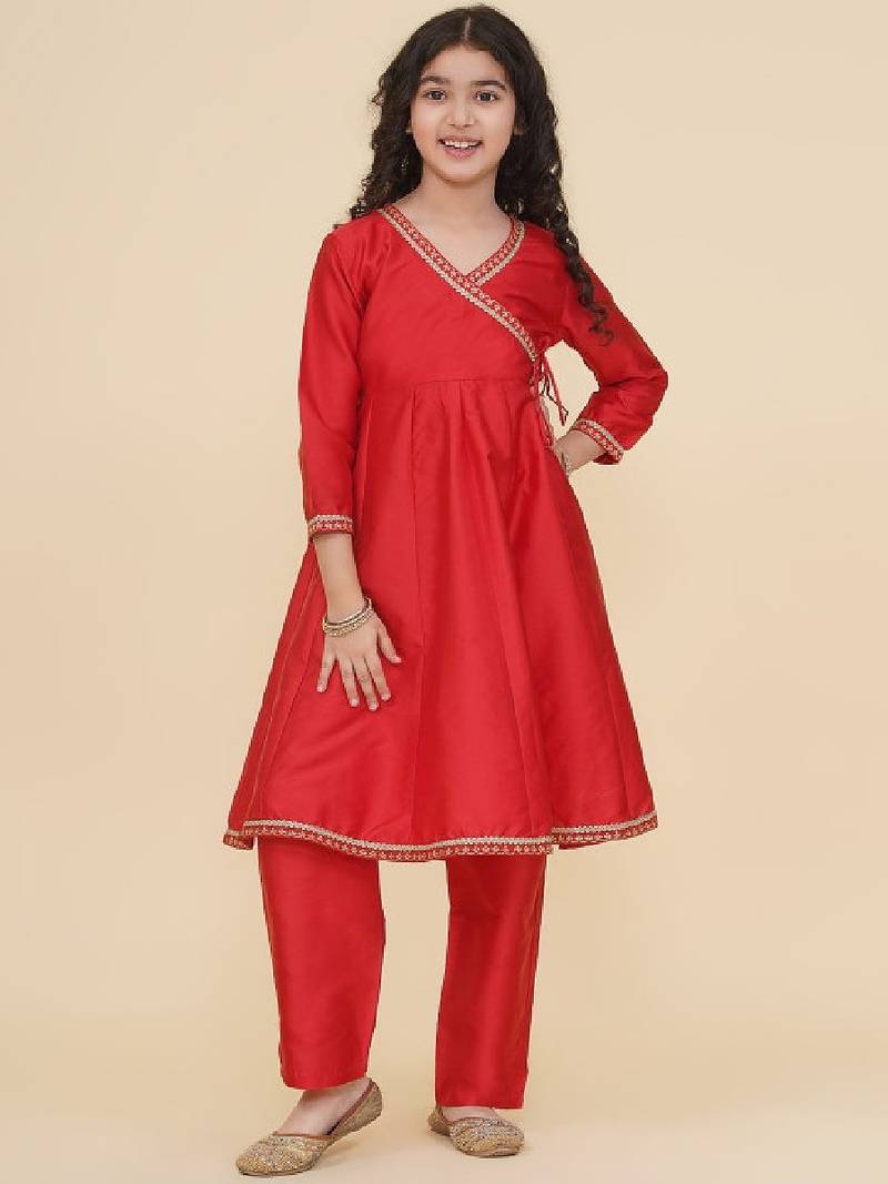 Girls floral yoke design v-neck zari angrakha kurta with trousers