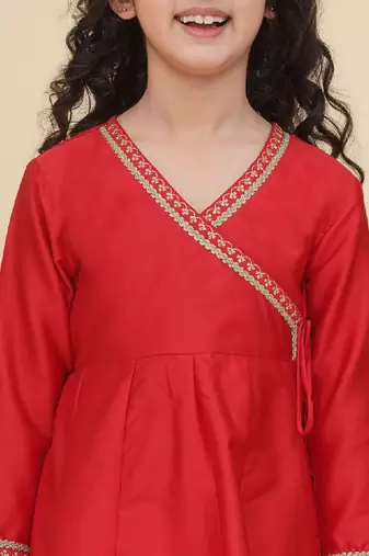 Girls floral yoke design v-neck zari angrakha kurta with trousers
