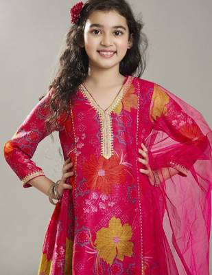 Girls floral printed kurta with trousers & dupatta 2