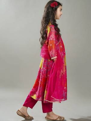 Girls floral printed kurta with trousers & dupatta 4