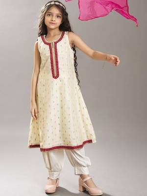 Girls ethnic motifs woven design sequinned kurta with salwar & dupatta 1