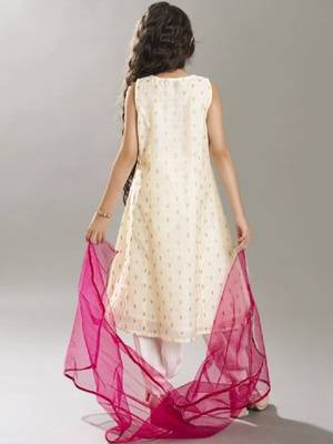 Girls ethnic motifs woven design sequinned kurta with salwar & dupatta 4