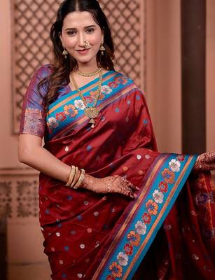 Red classic indian silk rich woven pallu design sarees 3