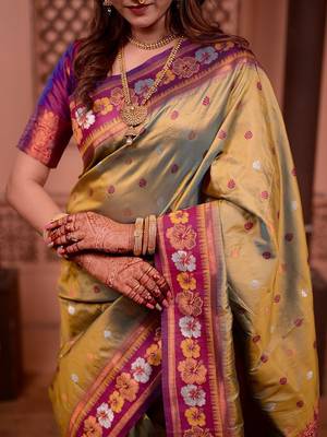 Green classic indian silk rich woven pallu design sarees 4