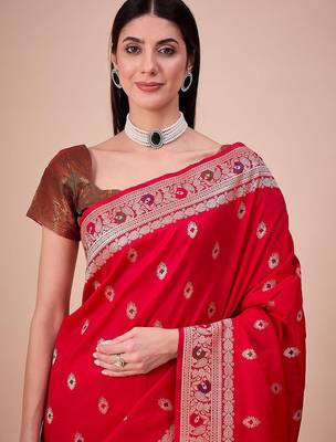Red woven design zari banarasi saree with unstitched blouse 5
