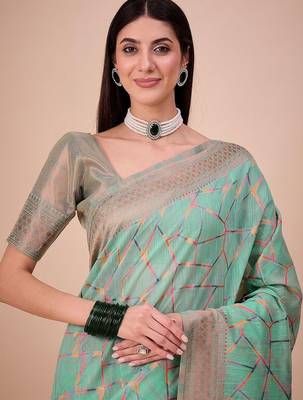 Green geometric woven design zari banarasi saree 5
