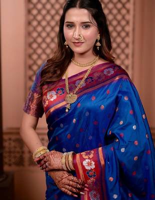 Navy blue classic indian silk rich woven pallu design sarees 3
