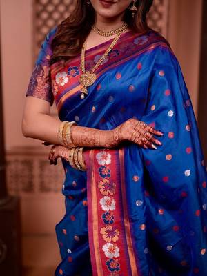 Navy blue classic indian silk rich woven pallu design sarees 4