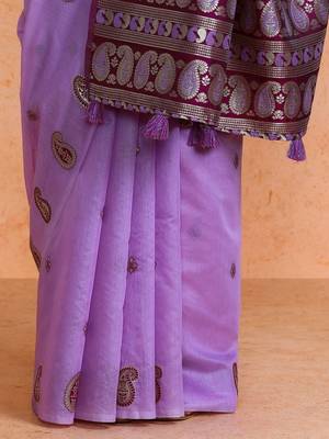 Lavender woven design saree with blouse 5