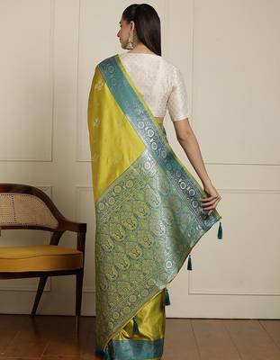 Green ethnic motifs zari banarasi saree 3