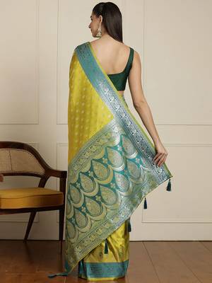Green woven design banarasi saree with unstitched blouse 3