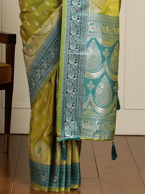 Green woven design banarasi saree with unstitched blouse 5