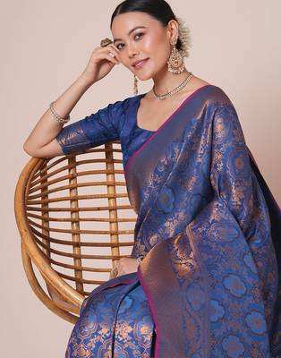 Navy blue ethnic motifs woven design kanjeevaram saree with blouse piece 4