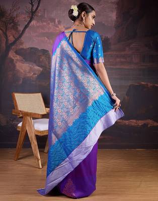 Magenta woven design paisley sarees 3