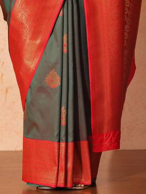 Green woven design saree with blouse 5