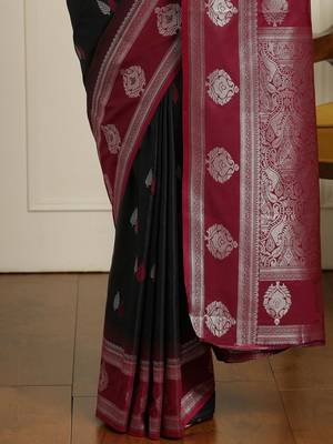 Black women woven design zari banarasi saree with unstitched blouse 5