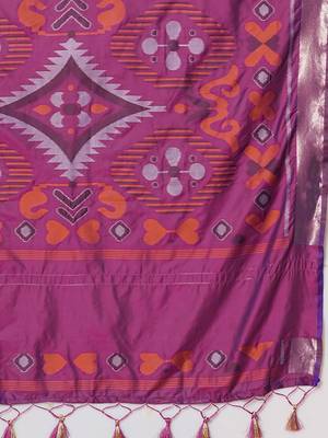Navy blue woven design pochampally saree with blouse piece 5