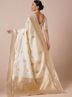 Cream bagh woven design banarasi saree with blouse piece 3